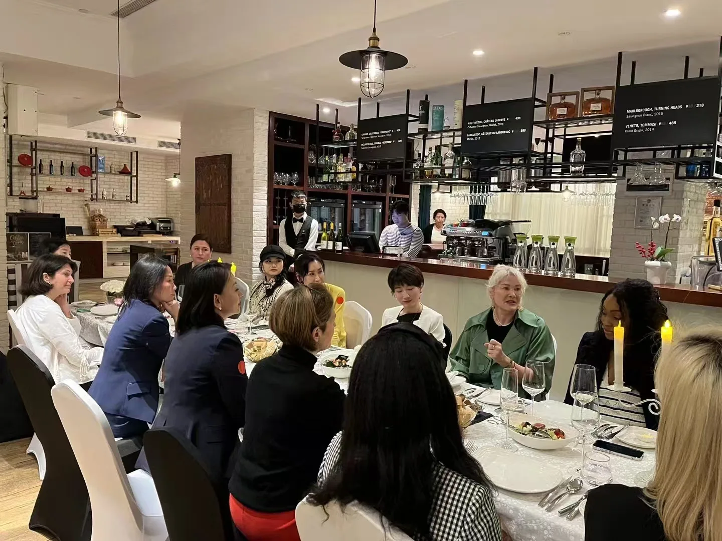 Discussion over dinner at the British Chamber of Commerce South China event