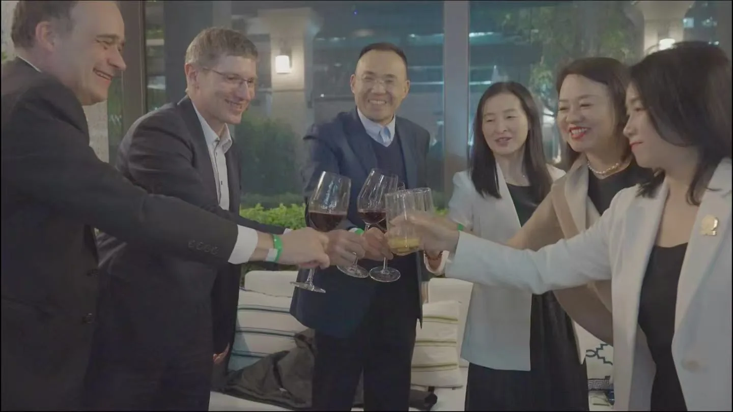 A toast with participants at the German Chamber Spring Reception