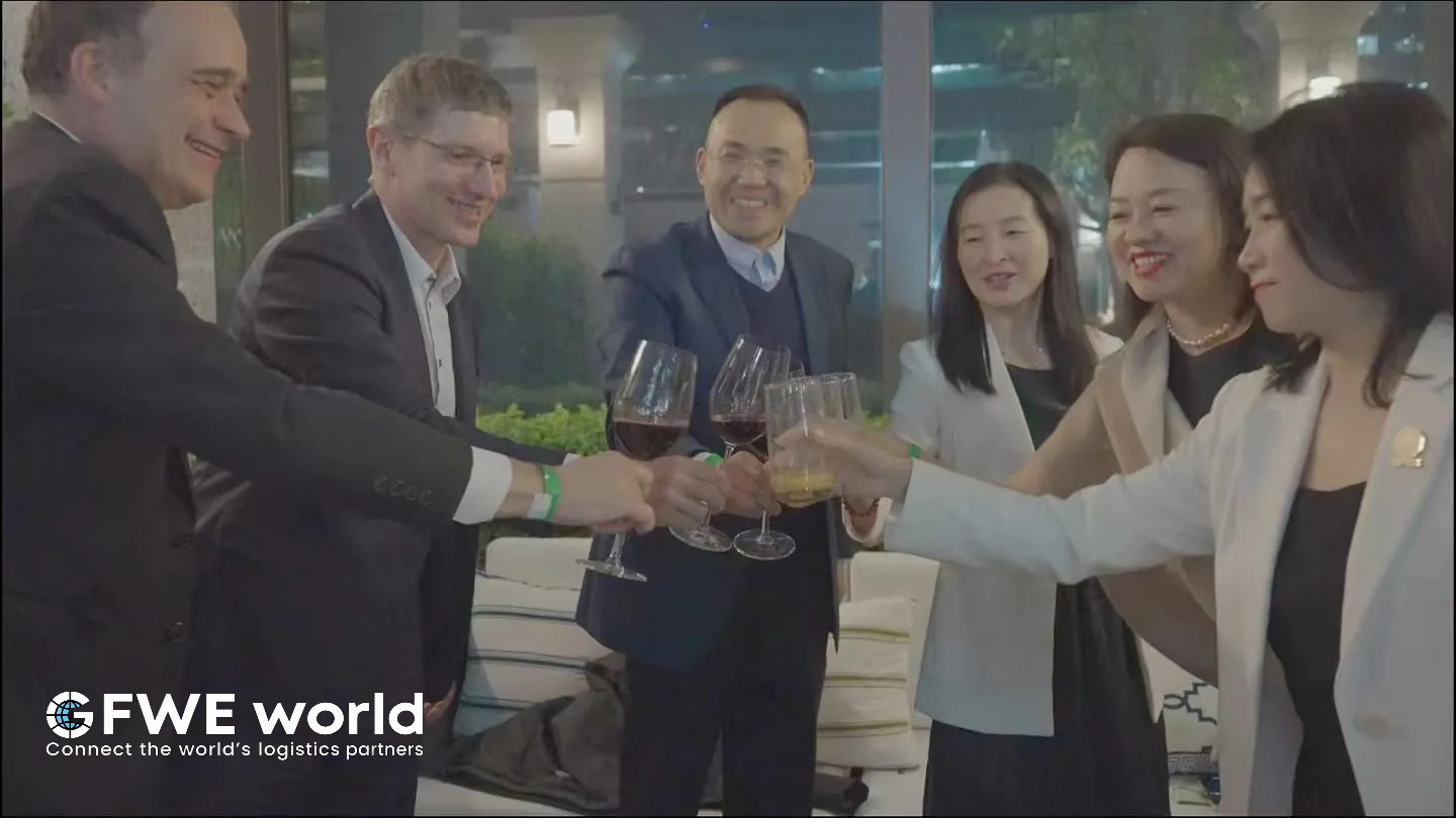 A toast with participants at the German Chamber Spring Reception